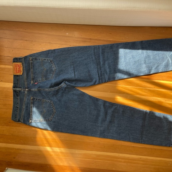 LEVIS BLUE WASH JEANS 32” by 32” - Picture 2 of 3